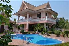 Family Home with Private pool - House - Na Kluea - Mapprachan